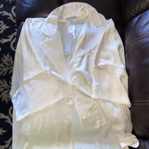 Beautiful mid sleeve button down dress shirt